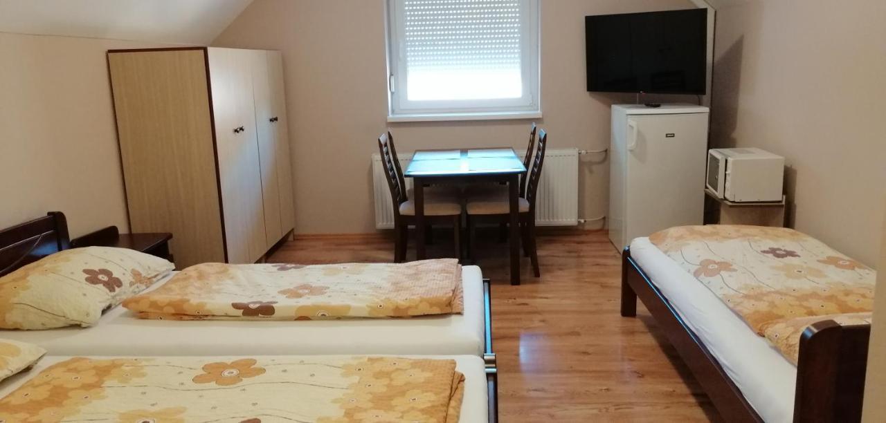 Apollo Vendeghaz Apartment Edelény Екстериор снимка